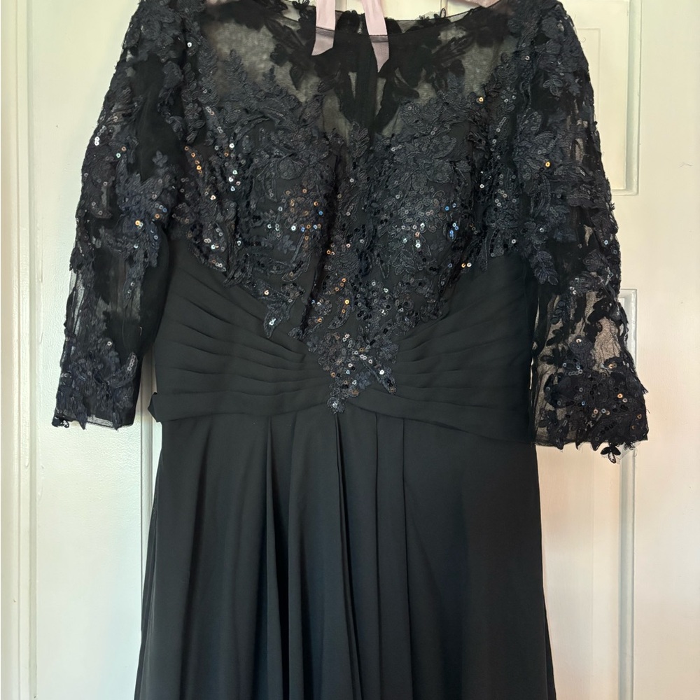 Elegant Black Lace Evening Gown